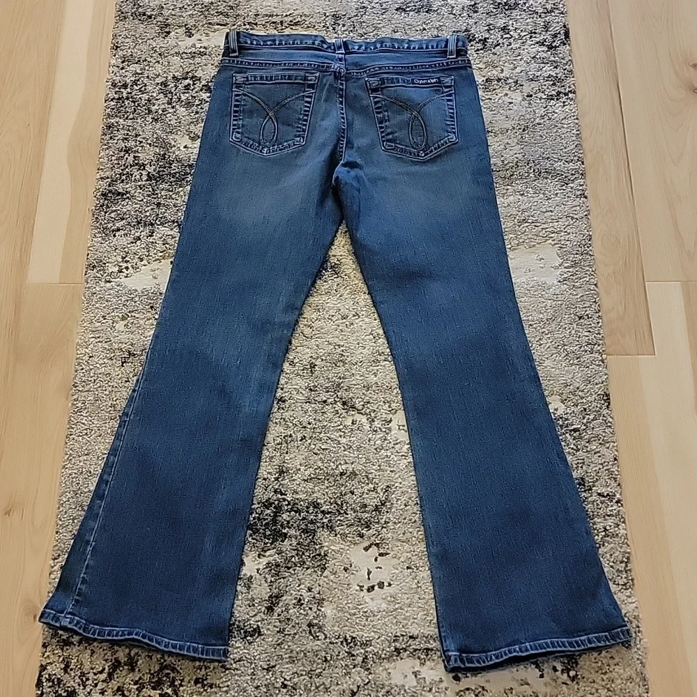 CALVIN KLINE FLARE MEDIUM WASH WOMENS JEANS SIZE 10X32 - Picture 2 of 9